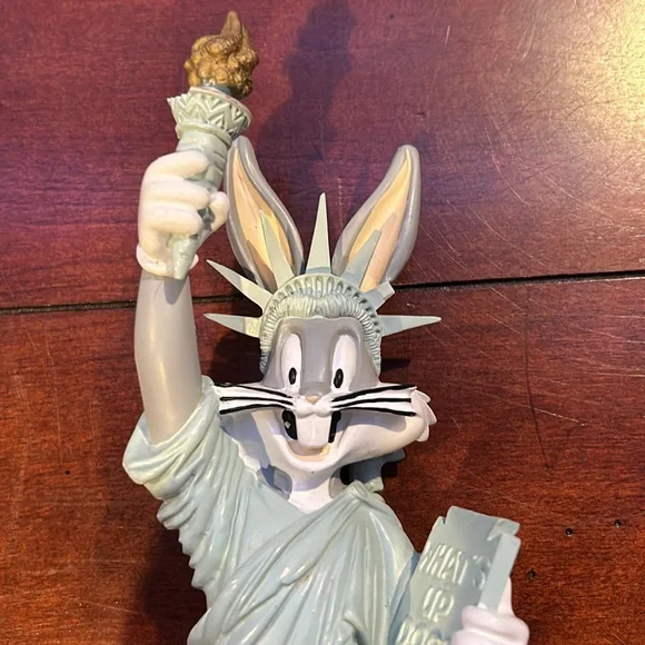 9” 1996 Bugs Bunny Statue Of Liberty Official Souvenir Warner Brothers